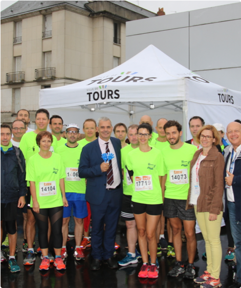 Photo Team Entreprises avec le Maire de Tours